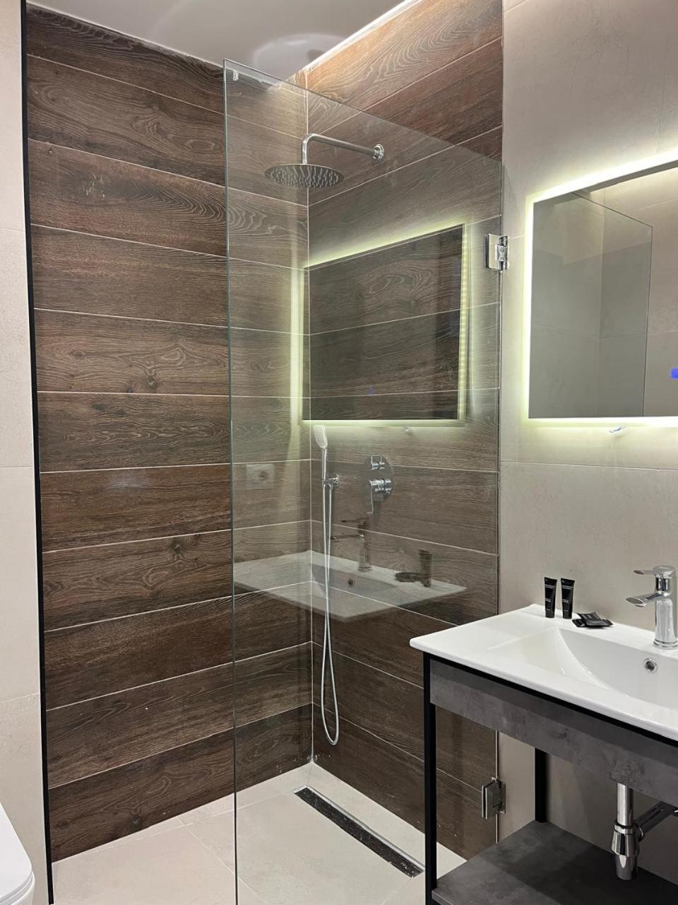 North Alb Hotel Shkodër Екстериор снимка